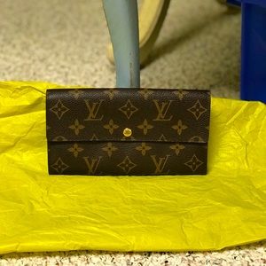 Authentic Louis Vuitton Monogram Sarah Wallet-Circa 2008-Priced to Sell!